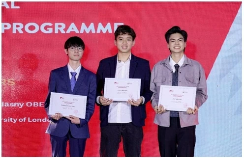 Sinh viên Việt Nam dẫn đầu thế giới tại các chương trình quốc tế của Đại học London (Anh)